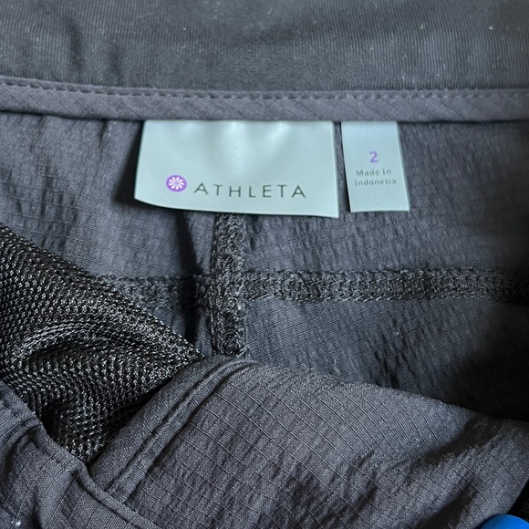 Athleta Trekkie Cargo Short 2 - Picture 4 of 6